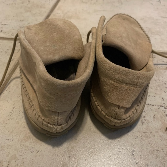 Vans Women's Suede Moccasins in Tan - Size 7 - Picture 2 of 9